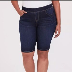 Torrid Lean Jean Bermuda Short - Vintage Stretch Dark Wash Size 4 NWT